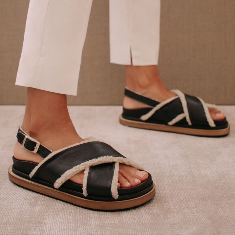 Alohas Marshmallow Black Leather Shearling Sandals Classic Womens 9